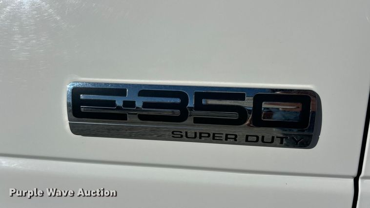 image for item ET6643 2011 Ford E350 Super Duty shuttle bus