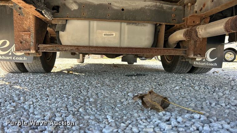 image for item ET6643 2011 Ford E350 Super Duty shuttle bus