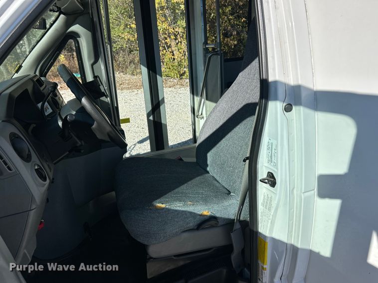 image for item ET6643 2011 Ford E350 Super Duty shuttle bus