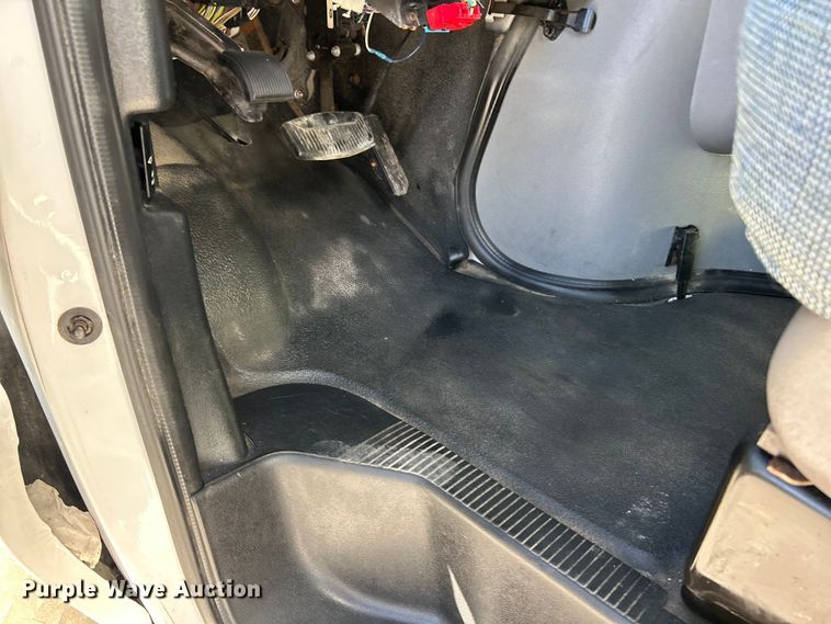 image for item ET6643 2011 Ford E350 Super Duty shuttle bus