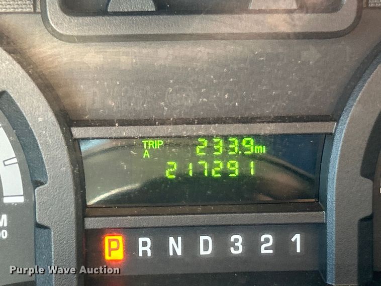 image for item ET6643 2011 Ford E350 Super Duty shuttle bus