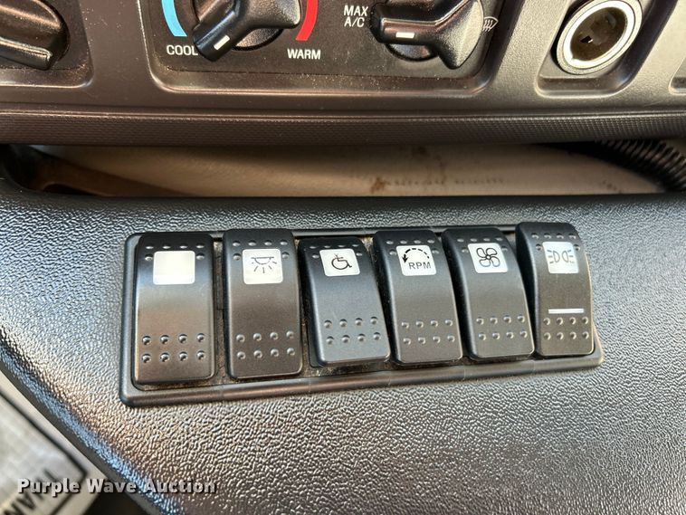 image for item ET6643 2011 Ford E350 Super Duty shuttle bus