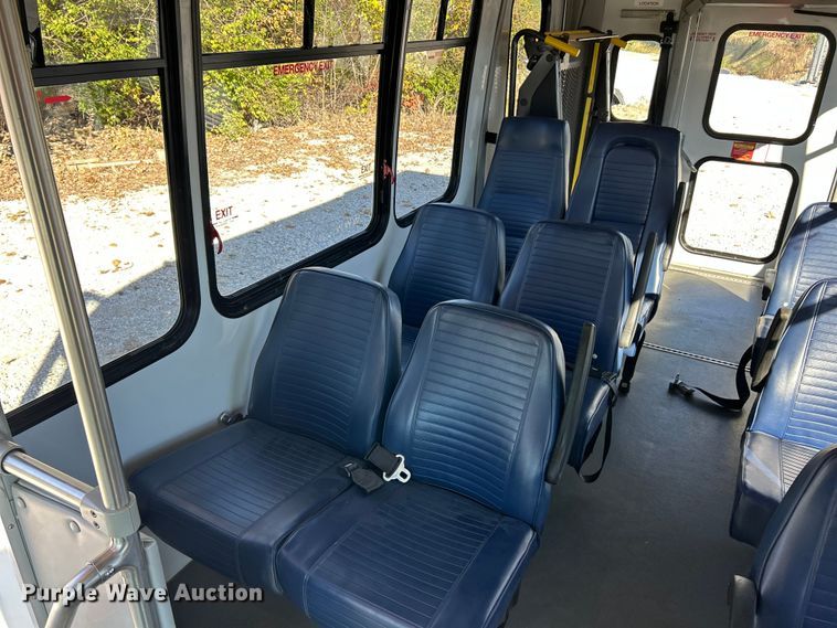 image for item ET6643 2011 Ford E350 Super Duty shuttle bus