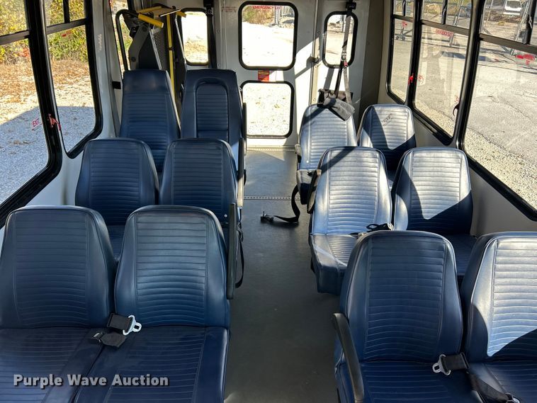 image for item ET6643 2011 Ford E350 Super Duty shuttle bus