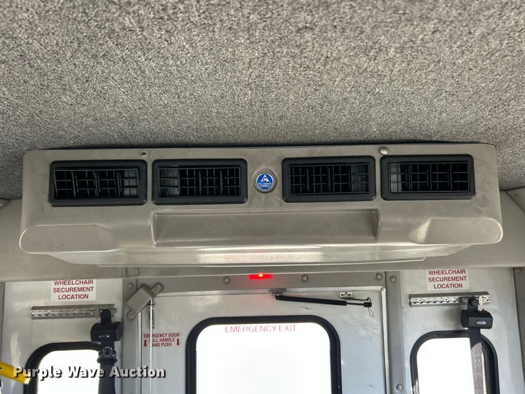 image for item ET6643 2011 Ford E350 Super Duty shuttle bus