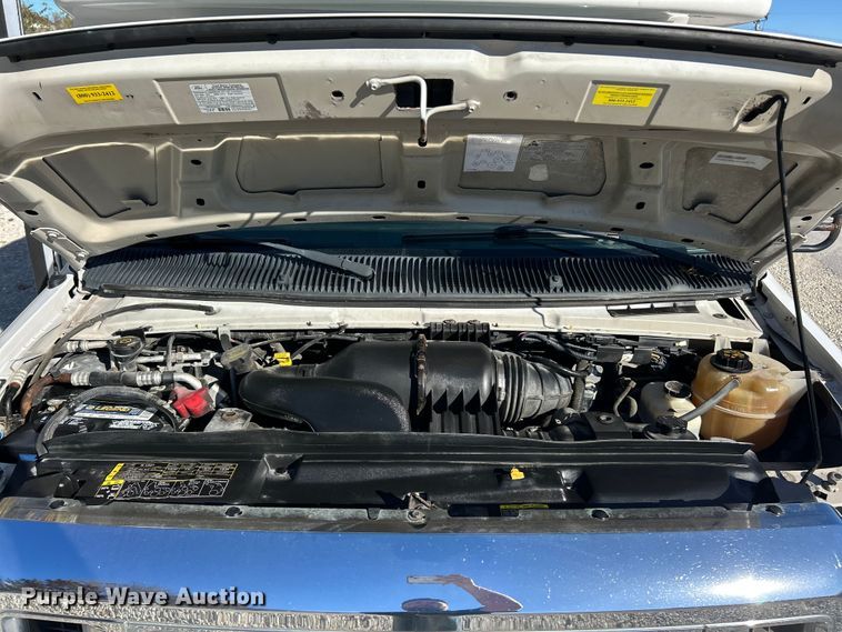 image for item ET6643 2011 Ford E350 Super Duty shuttle bus