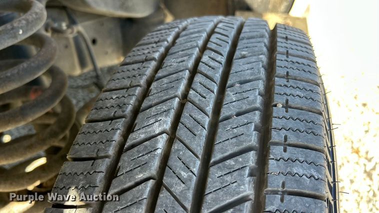 image for item ET6643 2011 Ford E350 Super Duty shuttle bus