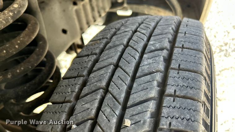 image for item ET6643 2011 Ford E350 Super Duty shuttle bus