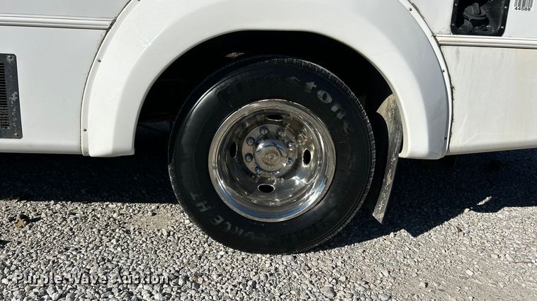 image for item ET6643 2011 Ford E350 Super Duty shuttle bus