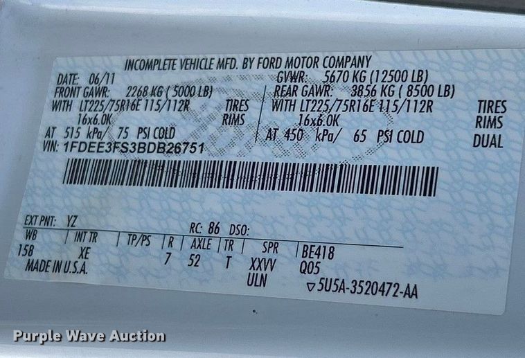 image for item ET6643 2011 Ford E350 Super Duty shuttle bus