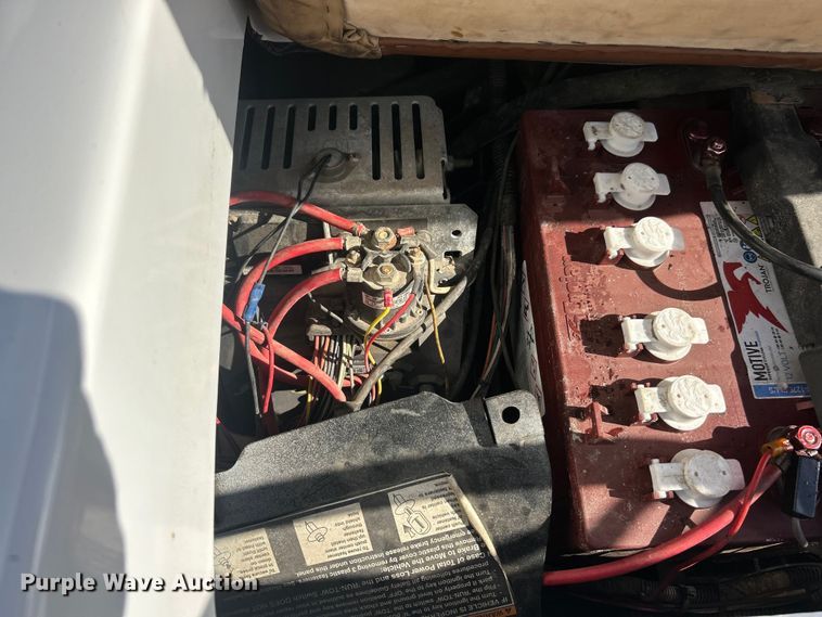 image for item ET6664 2010 EZ-GO golf cart