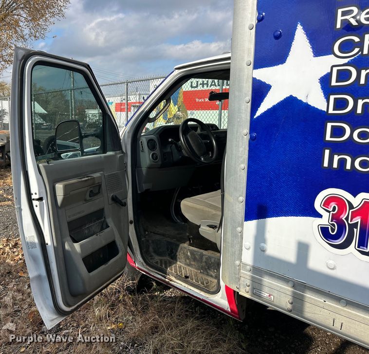 image for item ET6668 2014 Ford E350 Super Duty box truck