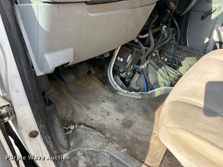 image for item ET6668 2014 Ford E350 Super Duty box truck