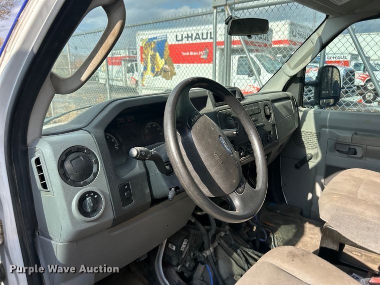 image for item ET6668 2014 Ford E350 Super Duty box truck