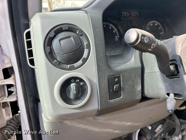 image for item ET6668 2014 Ford E350 Super Duty box truck