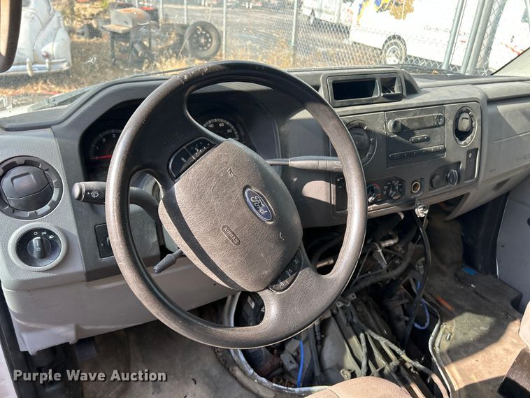 image for item ET6668 2014 Ford E350 Super Duty box truck