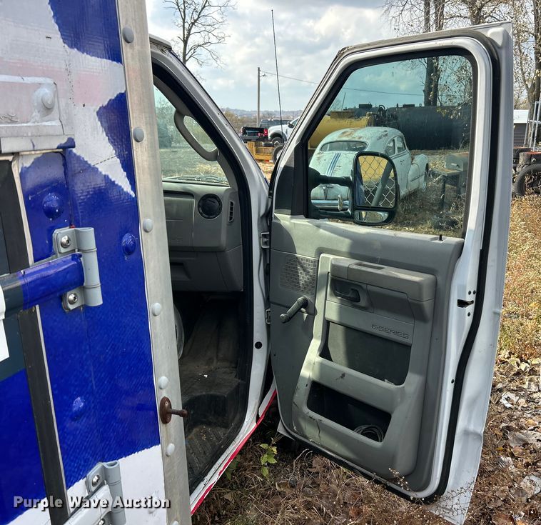 image for item ET6668 2014 Ford E350 Super Duty box truck