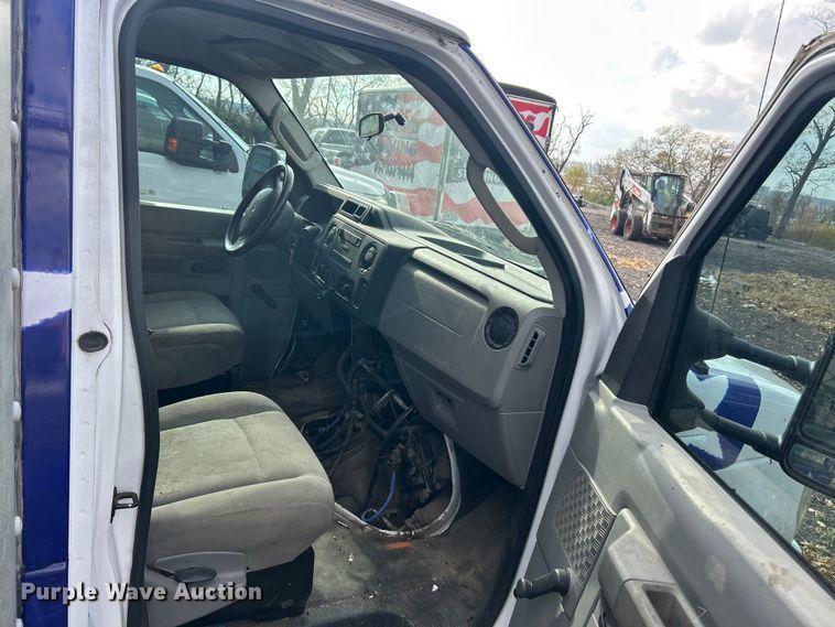 image for item ET6668 2014 Ford E350 Super Duty box truck