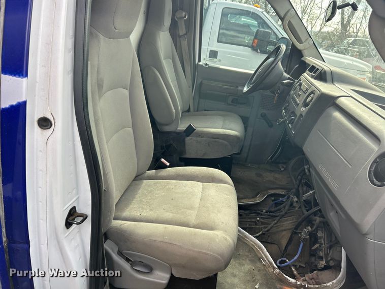 image for item ET6668 2014 Ford E350 Super Duty box truck