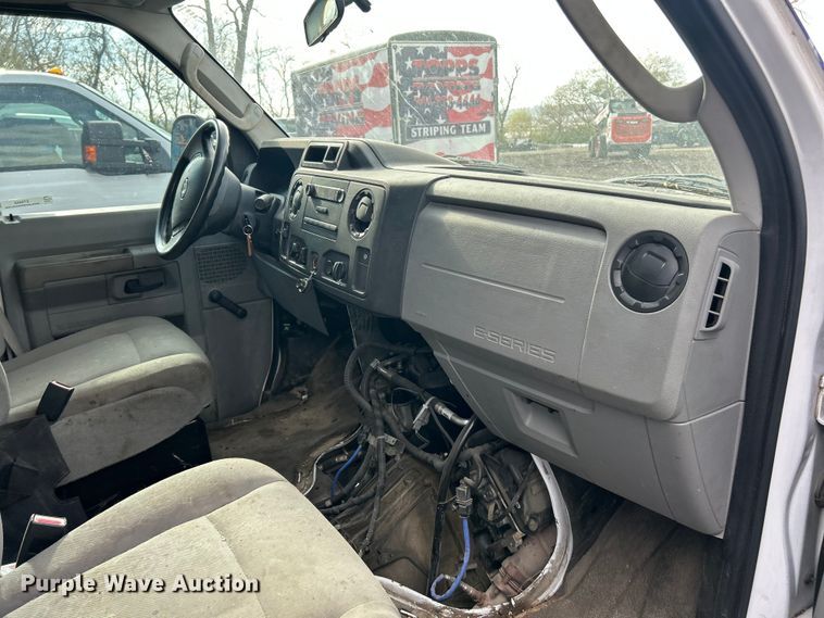 image for item ET6668 2014 Ford E350 Super Duty box truck