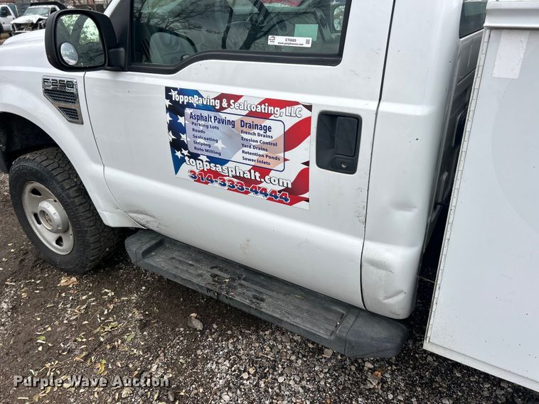 image for item ET6669 2008 Ford F250 Super Duty XL utility bed pickup truck