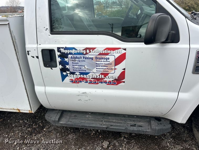 image for item ET6669 2008 Ford F250 Super Duty XL utility bed pickup truck