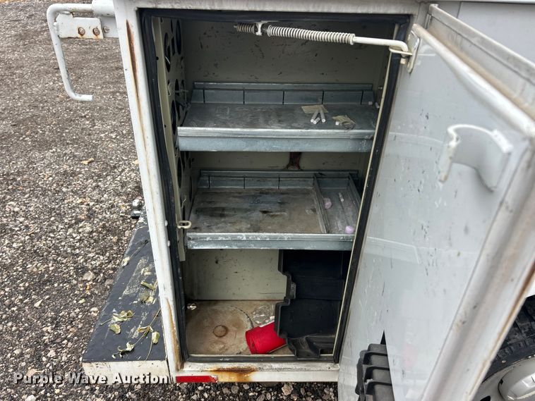 image for item ET6669 2008 Ford F250 Super Duty XL utility bed pickup truck