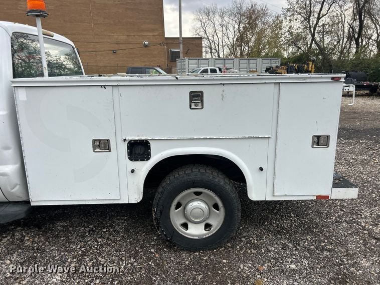 image for item ET6669 2008 Ford F250 Super Duty XL utility bed pickup truck