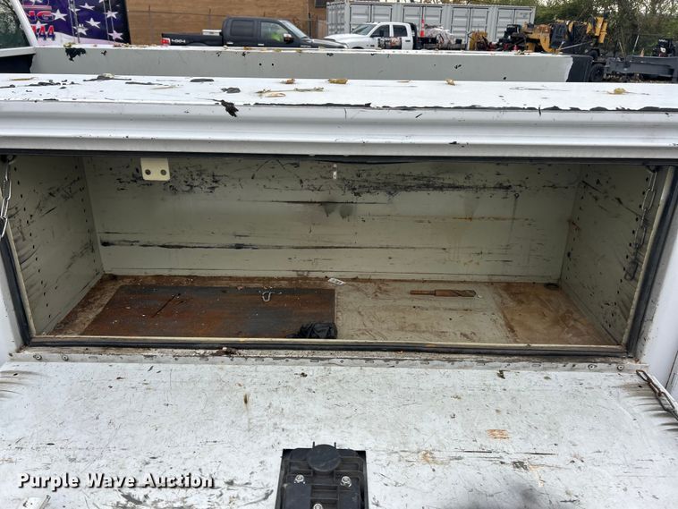 image for item ET6669 2008 Ford F250 Super Duty XL utility bed pickup truck