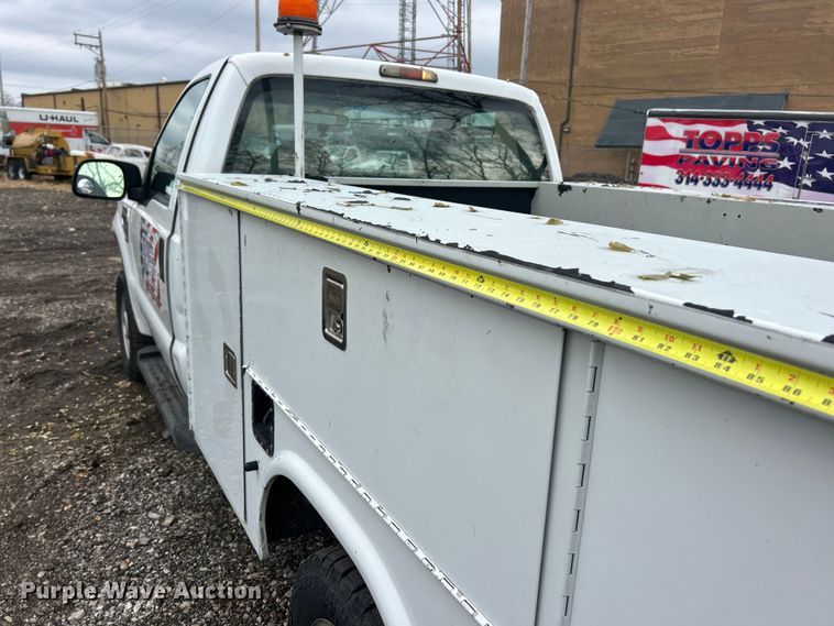 image for item ET6669 2008 Ford F250 Super Duty XL utility bed pickup truck