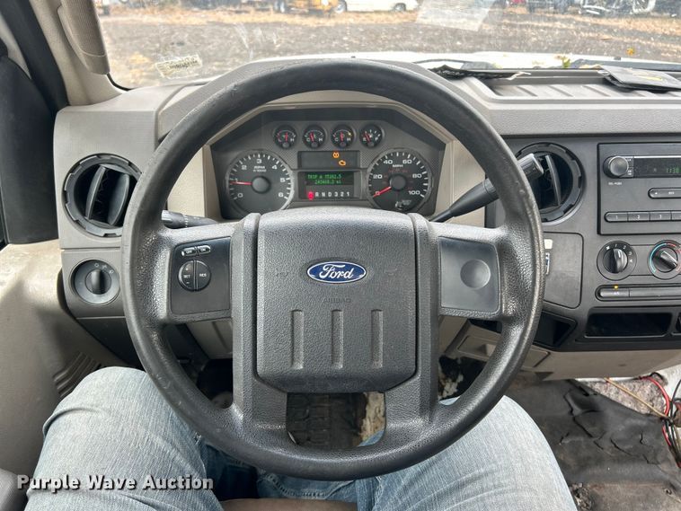 image for item ET6669 2008 Ford F250 Super Duty XL utility bed pickup truck