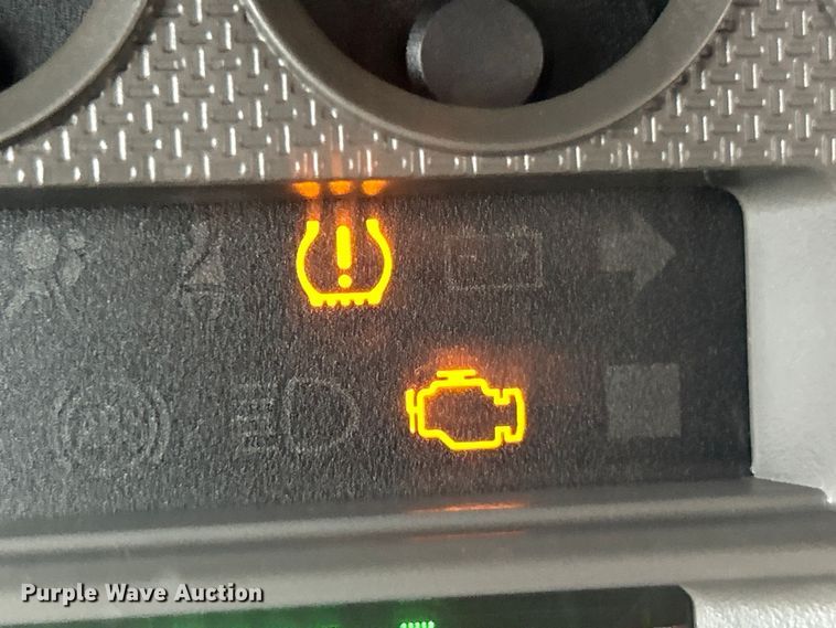 image for item ET6669 2008 Ford F250 Super Duty XL utility bed pickup truck