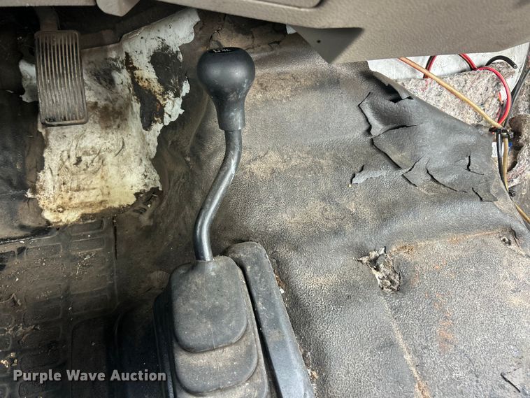 image for item ET6669 2008 Ford F250 Super Duty XL utility bed pickup truck