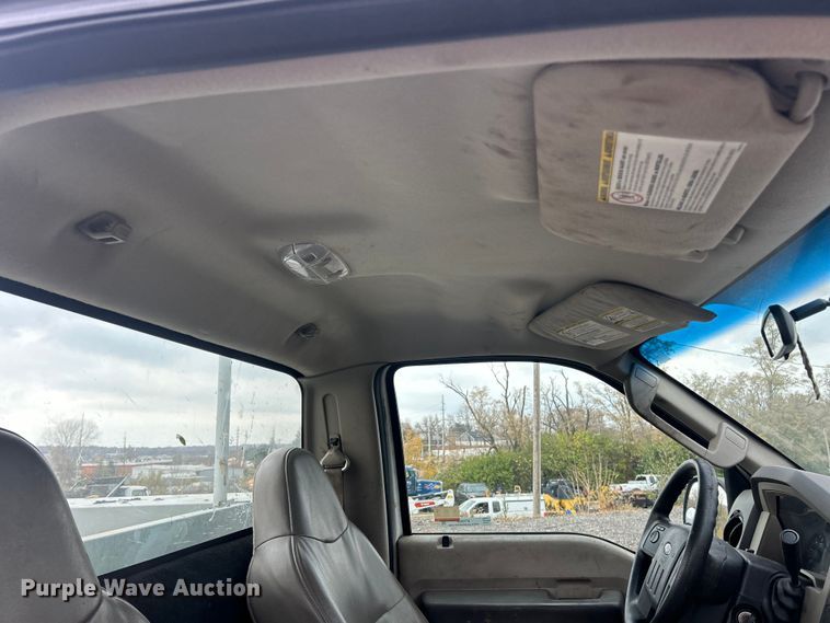 image for item ET6669 2008 Ford F250 Super Duty XL utility bed pickup truck