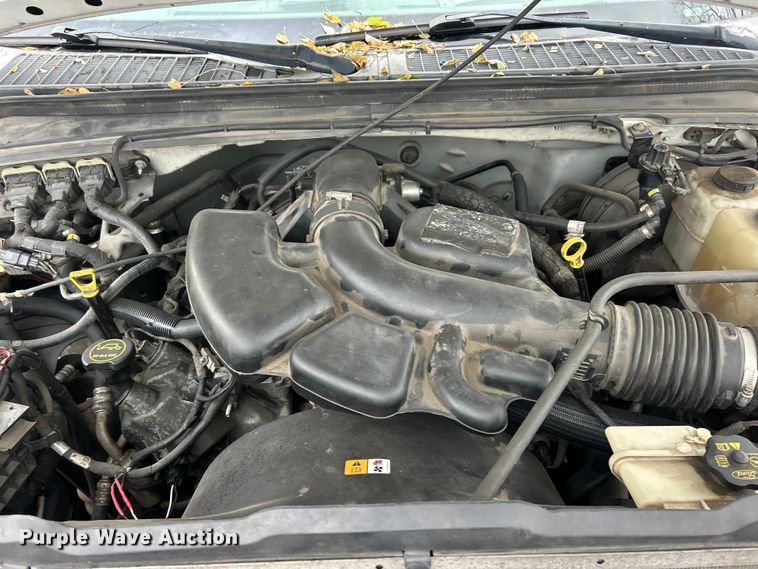 image for item ET6669 2008 Ford F250 Super Duty XL utility bed pickup truck