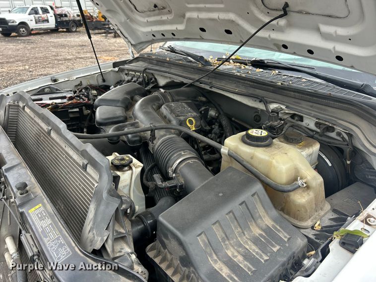 image for item ET6669 2008 Ford F250 Super Duty XL utility bed pickup truck