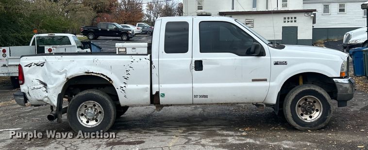 image for item ET6670 2004 Ford F250 Super Duty XLT SuperCab pickup truck