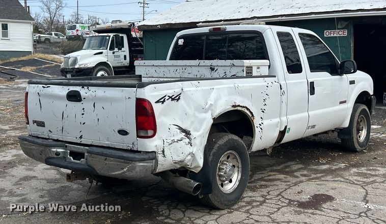 image for item ET6670 2004 Ford F250 Super Duty XLT SuperCab pickup truck