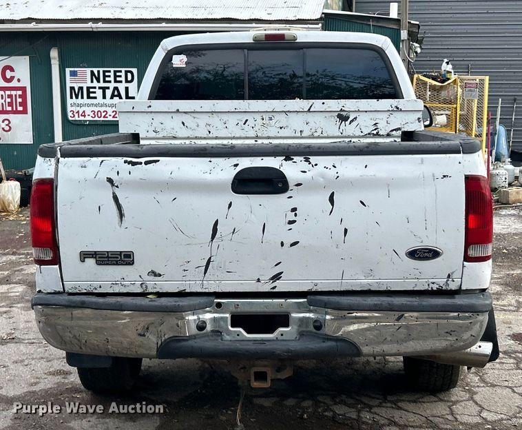 image for item ET6670 2004 Ford F250 Super Duty XLT SuperCab pickup truck