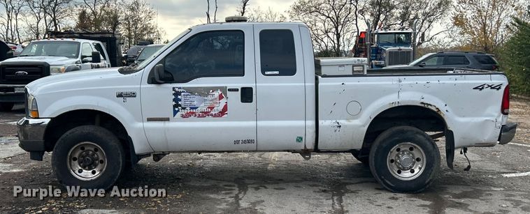 image for item ET6670 2004 Ford F250 Super Duty XLT SuperCab pickup truck