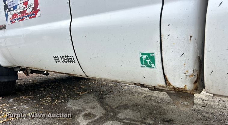 image for item ET6670 2004 Ford F250 Super Duty XLT SuperCab pickup truck