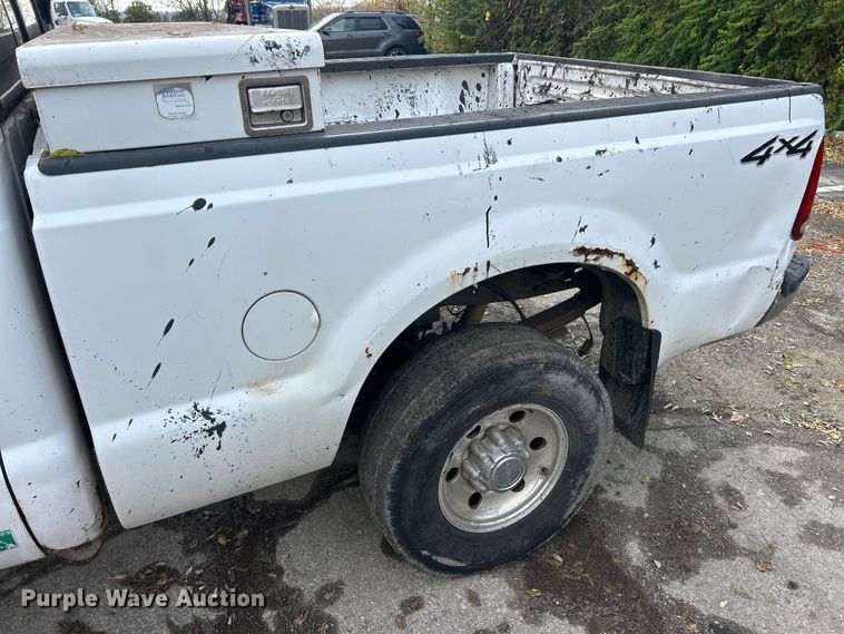 image for item ET6670 2004 Ford F250 Super Duty XLT SuperCab pickup truck