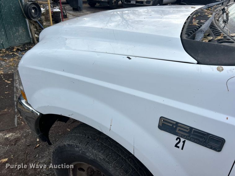 image for item ET6670 2004 Ford F250 Super Duty XLT SuperCab pickup truck