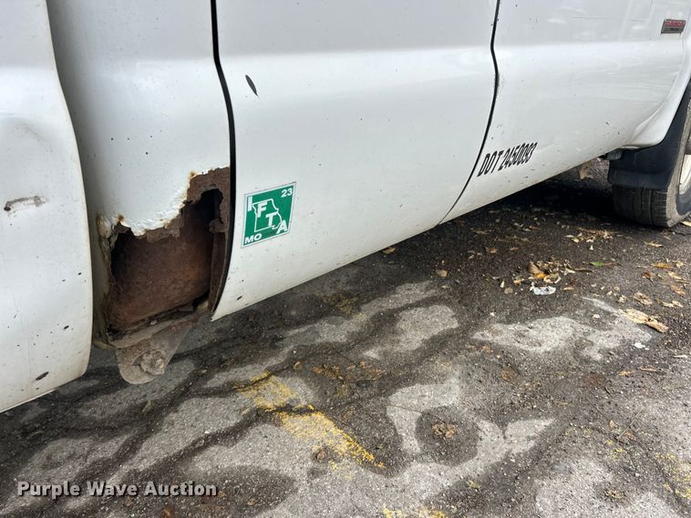 image for item ET6670 2004 Ford F250 Super Duty XLT SuperCab pickup truck