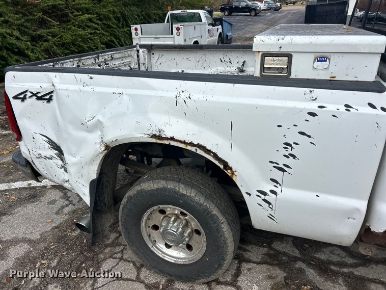 image for item ET6670 2004 Ford F250 Super Duty XLT SuperCab pickup truck