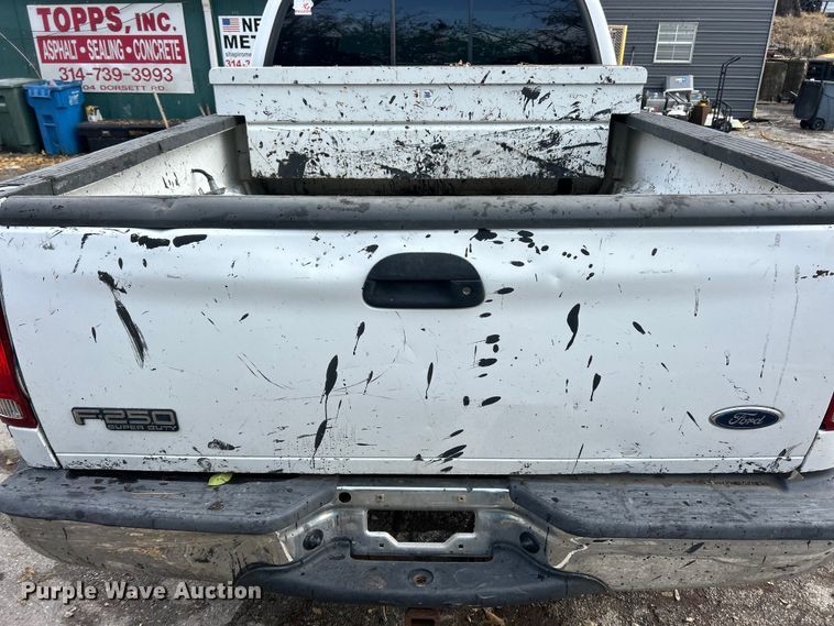 image for item ET6670 2004 Ford F250 Super Duty XLT SuperCab pickup truck