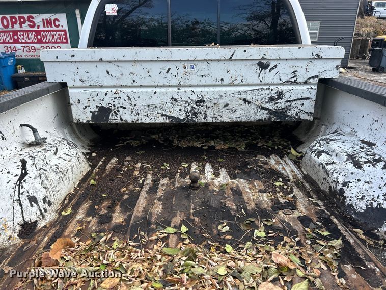 image for item ET6670 2004 Ford F250 Super Duty XLT SuperCab pickup truck