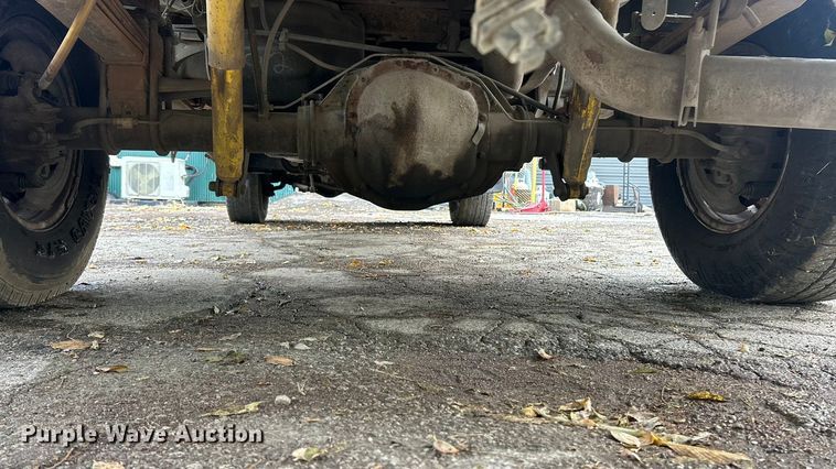 image for item ET6670 2004 Ford F250 Super Duty XLT SuperCab pickup truck