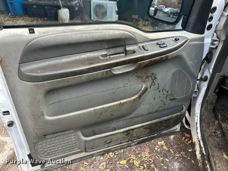 image for item ET6670 2004 Ford F250 Super Duty XLT SuperCab pickup truck