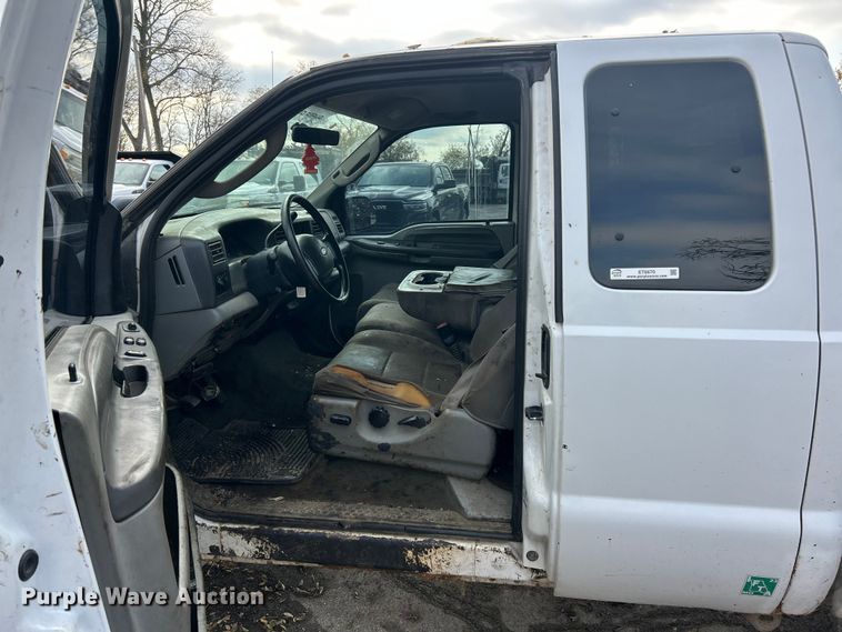 image for item ET6670 2004 Ford F250 Super Duty XLT SuperCab pickup truck